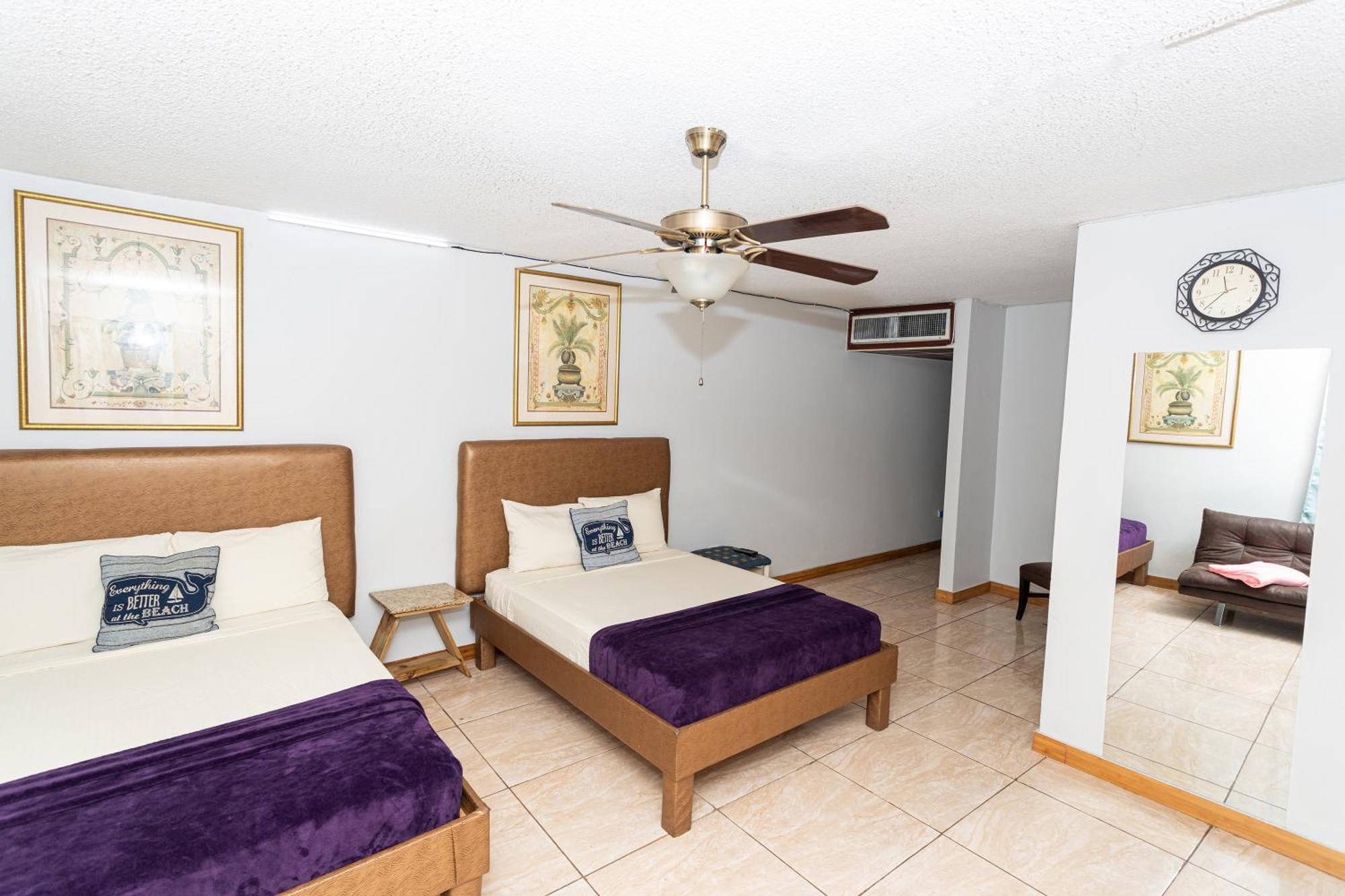 Montego Bay Club Apartments Exterior foto